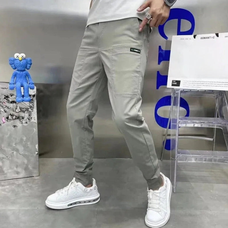 収納力が大きい快適なカーゴパンツ
