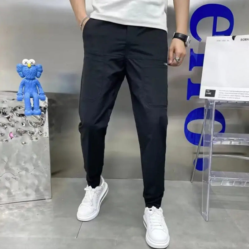 収納力が大きい快適なカーゴパンツ